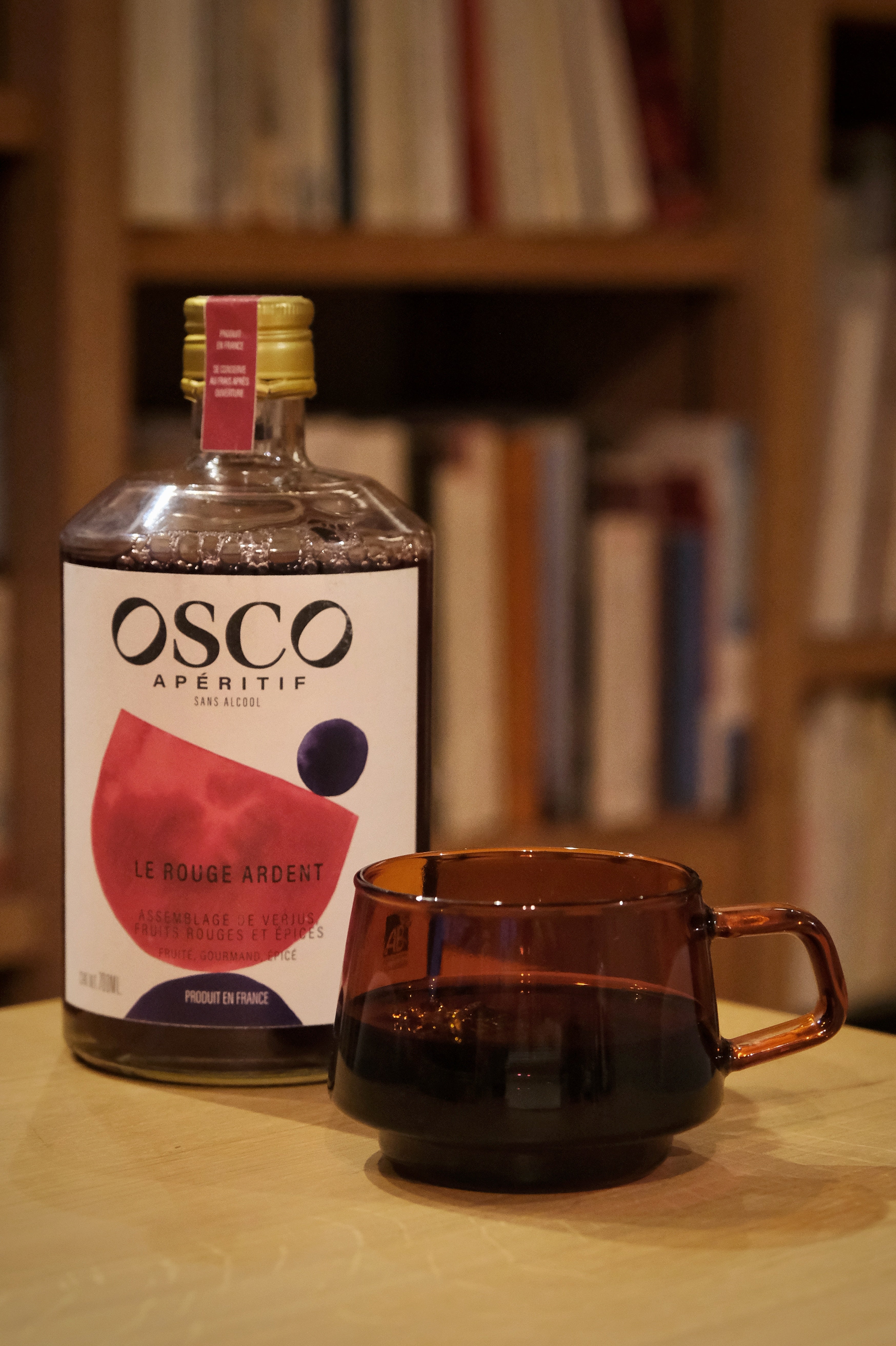 Recette de cocktail sans alcool pour l'hiver avec OSCO le Rouge Ardent, l'apéritif sans alcool.