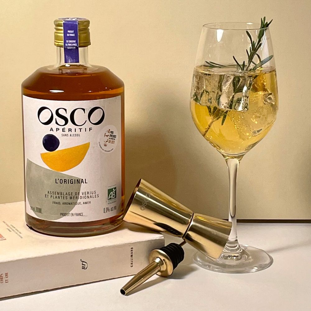 Un verre doseur spécialement prévu pour réaliser vos recettes sans alcool OSCO.  50ml la dose parfaite pour servir un OSCO tonic ou Red Spritz sans alcool bien sûr !