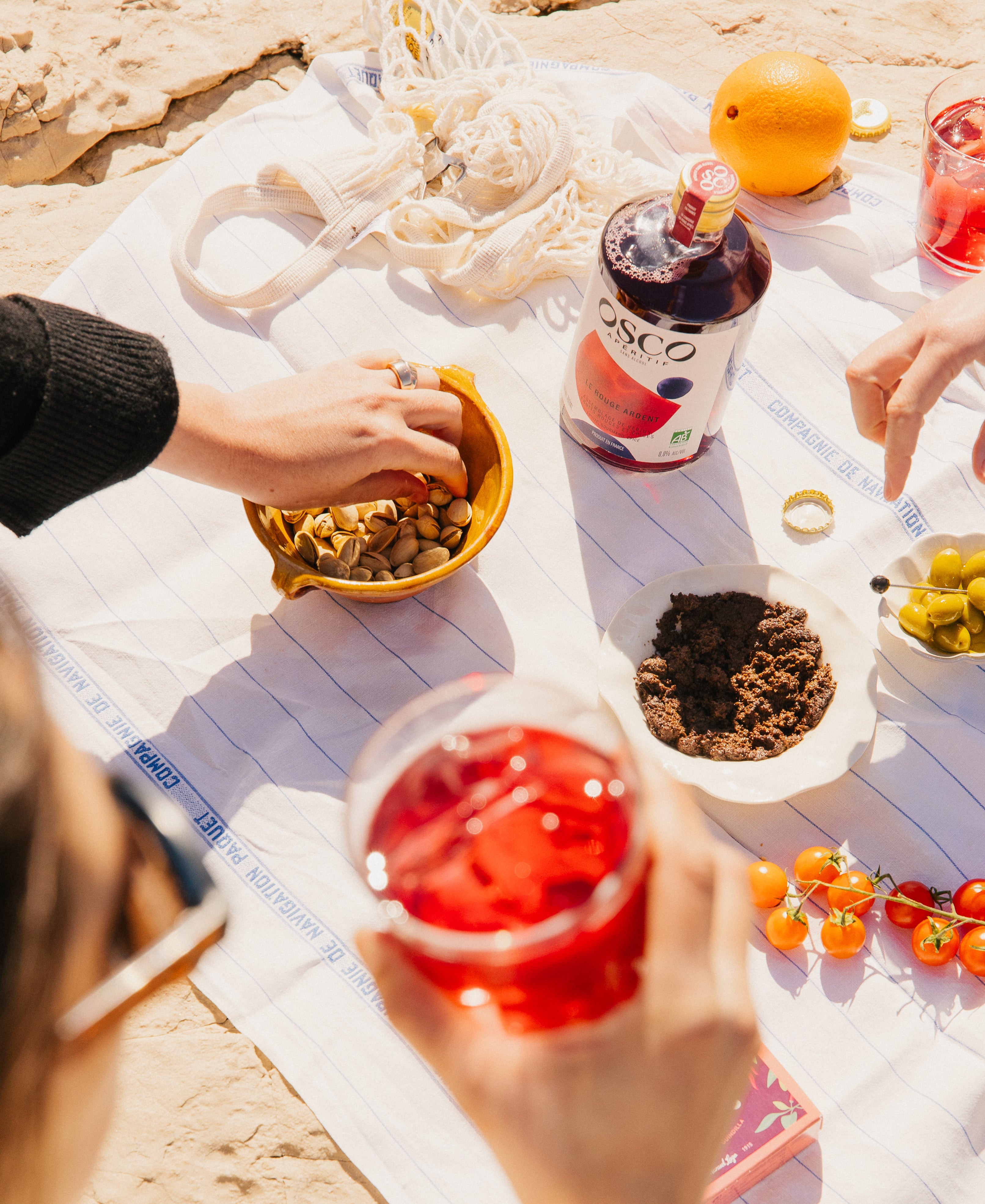 Le Rouge Ardent, apéritif sans alcool idéal pour réaliser des cocktails sans alcool, peu sucrée, et avec beaucoup de créativité.