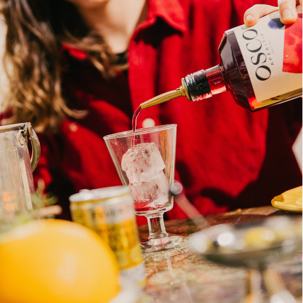 Les notes de cerise, gentiane et gingembre d'OSCO Le Rouge Ardent ont été récompensées au plus grand concours international de vins et spiritueux mondial. Une grande fierté pour cette boisson sans alcool de caractère et fabriquée en France.