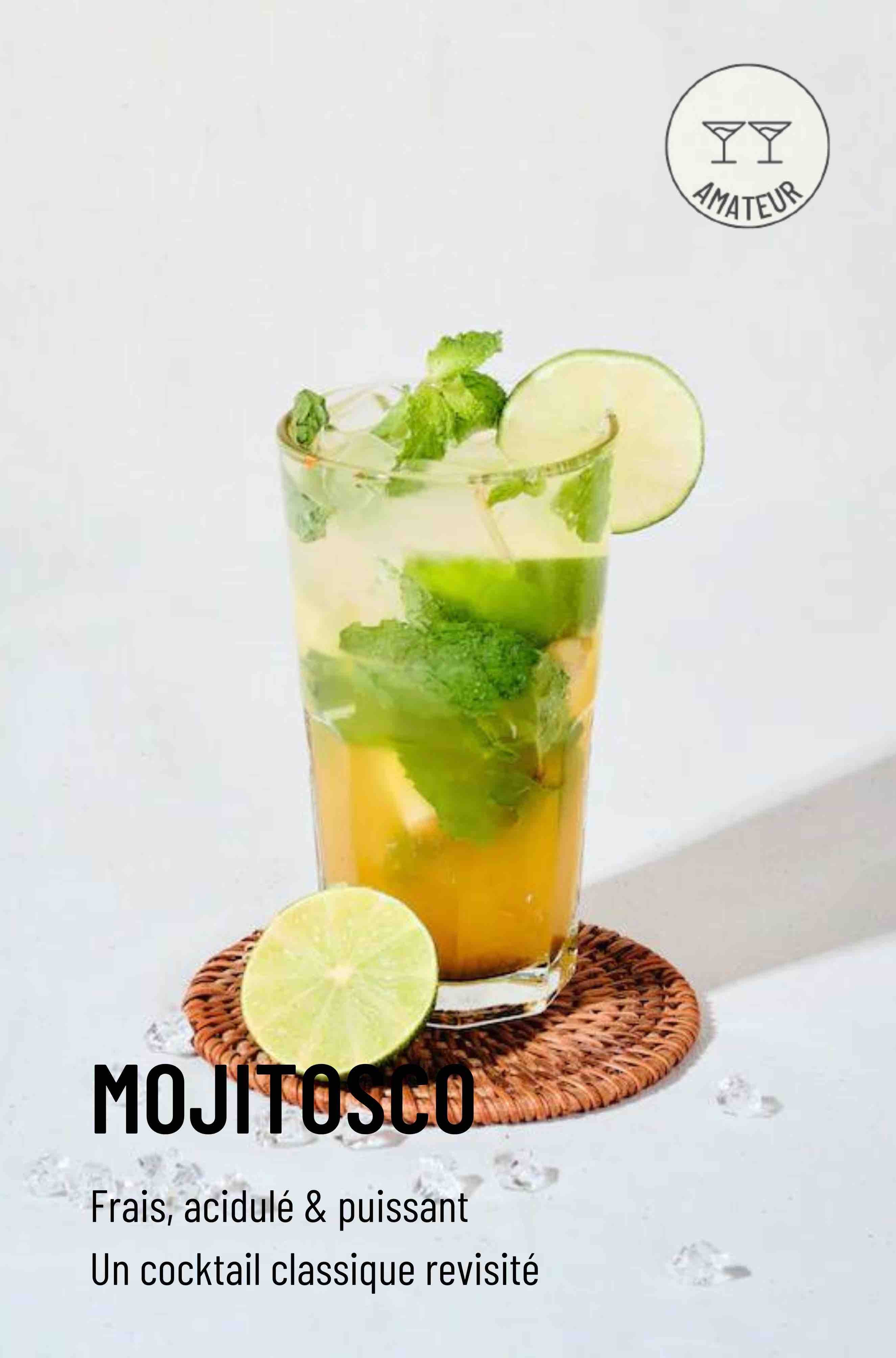 Le légendaire Mojito est retravaillé à la touche OSCO, donc sans alcool ! Ce cocktail traditionnel de la cuisine cubaine est servi avec du rhum, citrons verts et feuilles de menthe fraîche. Un cocktail long drink rafraichissant avec sa glace pillée. Découvrez notre recette du Mojito sans alcool.
