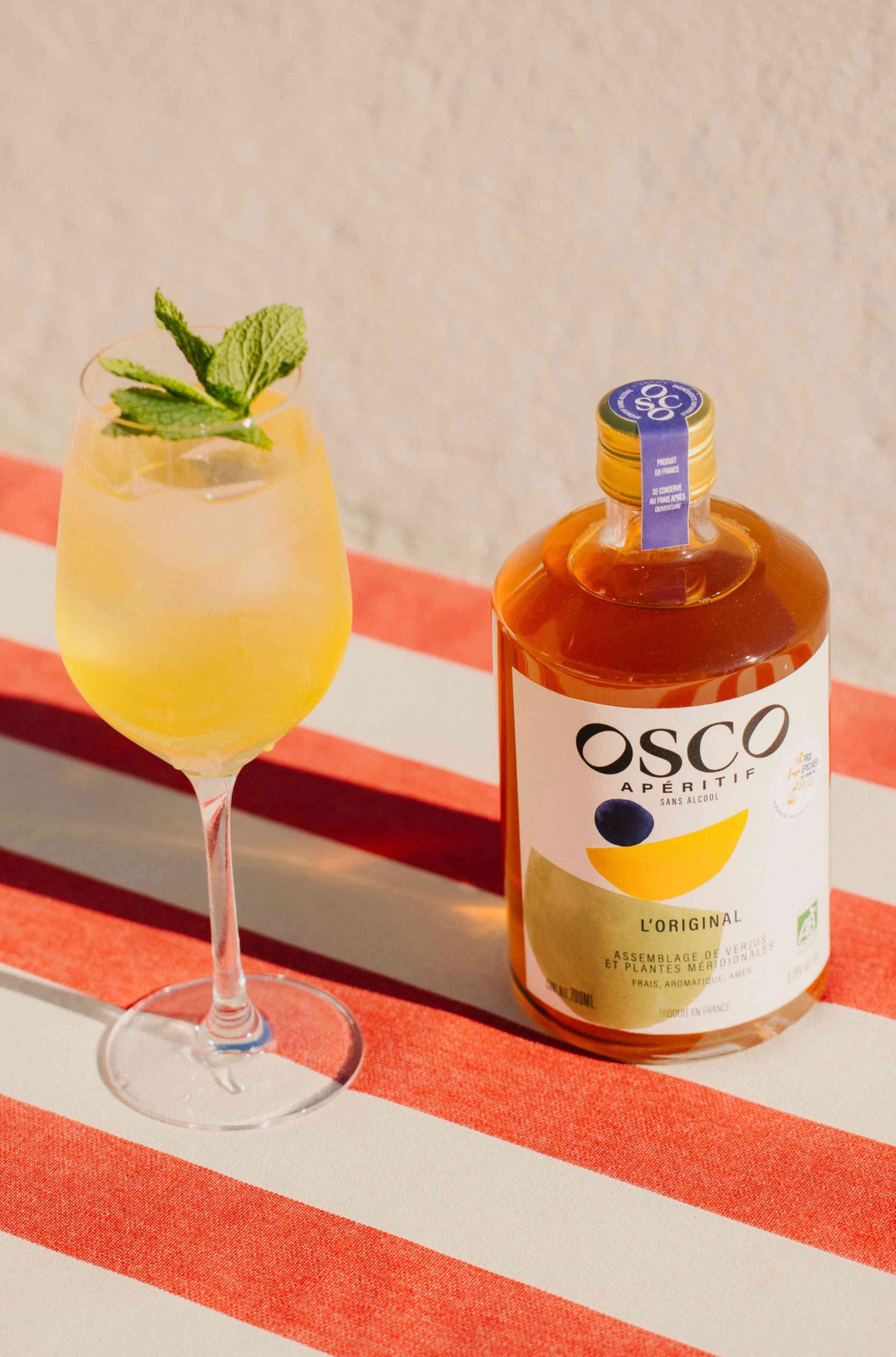 Découvrez une recette de cocktail sans alcool inspirée de la Mauresque, un cocktail traditionnel de la région Marseillaise à base de sirop d'orgeat.