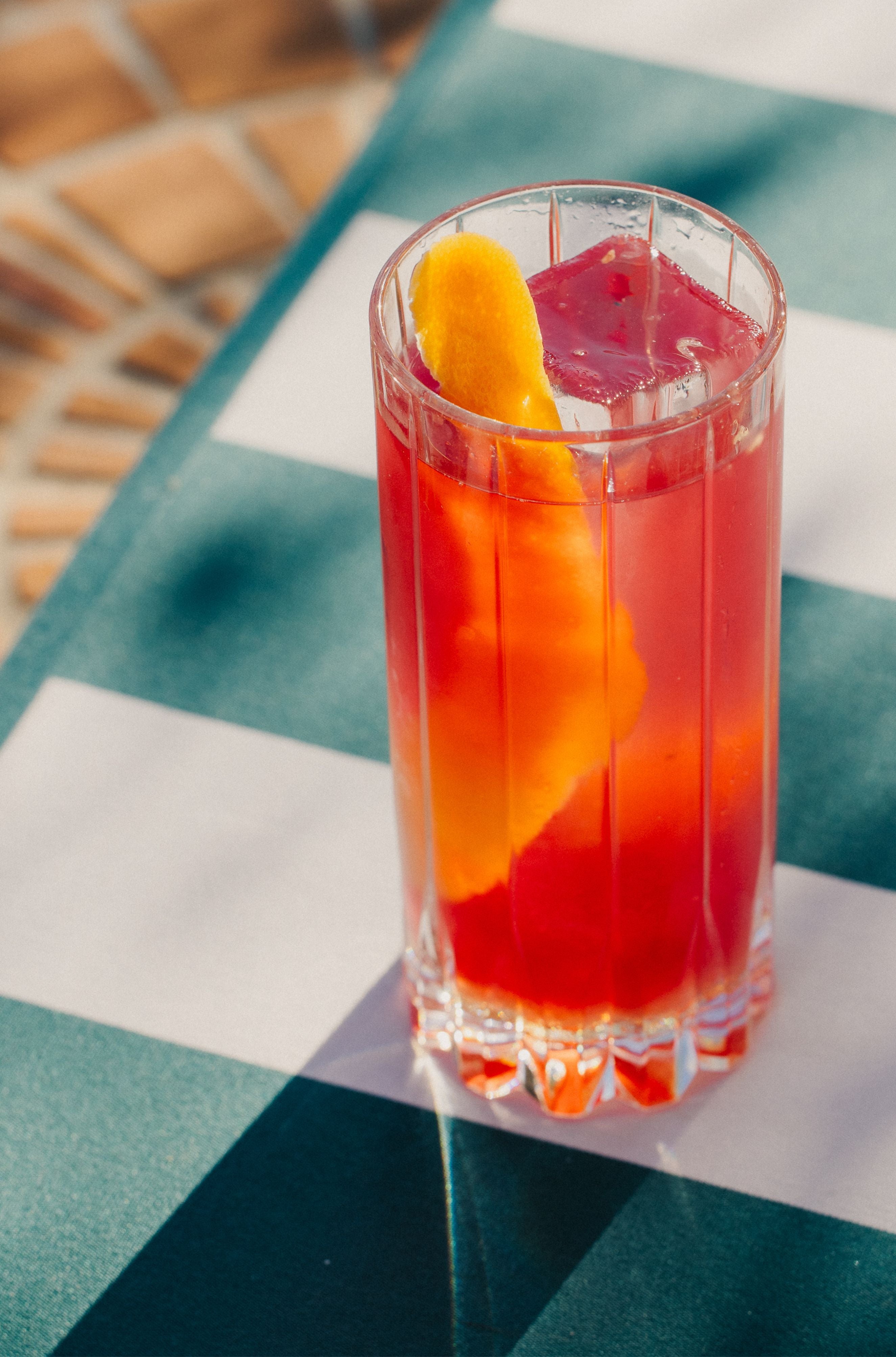 Cette recette sans alcool qui revisite le cocktail classique Paloma à la tequila retrouve des notes acidulées et fruitées. Un mini réconfort à l'occasion d'Octobre Rose.
