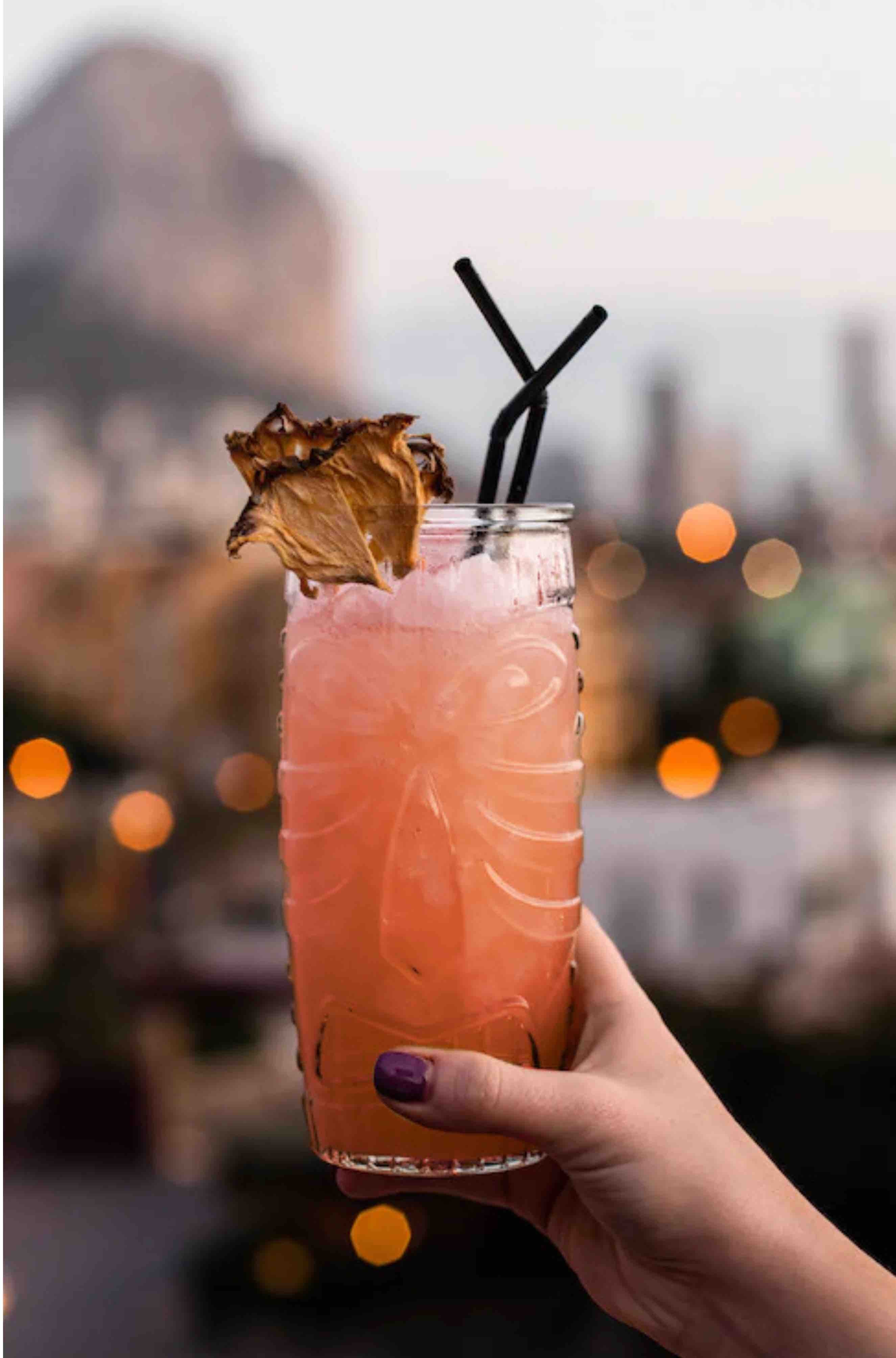 Sous le soleil des Tropiques ! Entre Cuba et Manille, sur l'île de Porto Rico pour être exact que ce cocktail a été créé pour restituer toutes les saveurs de l'île. Découvrez sa recette sans alcool !