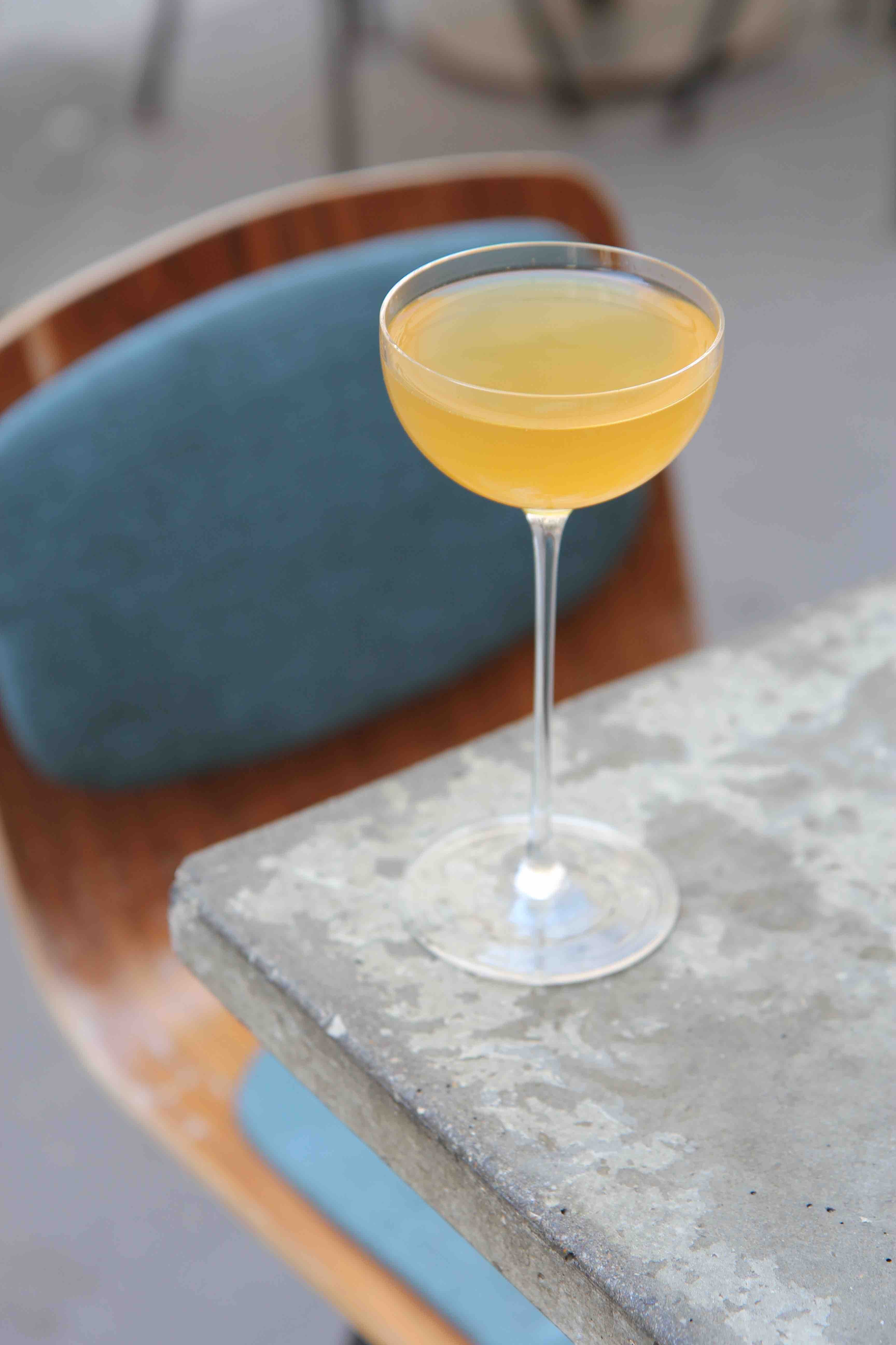 Un cocktail aux notes exotiques citrus-coco qui balancent l'amertume d'OSCO L'Original sans alcool. Prêt à relever le défi de notre recette exquise de sirop de noix de coco rôtie ?