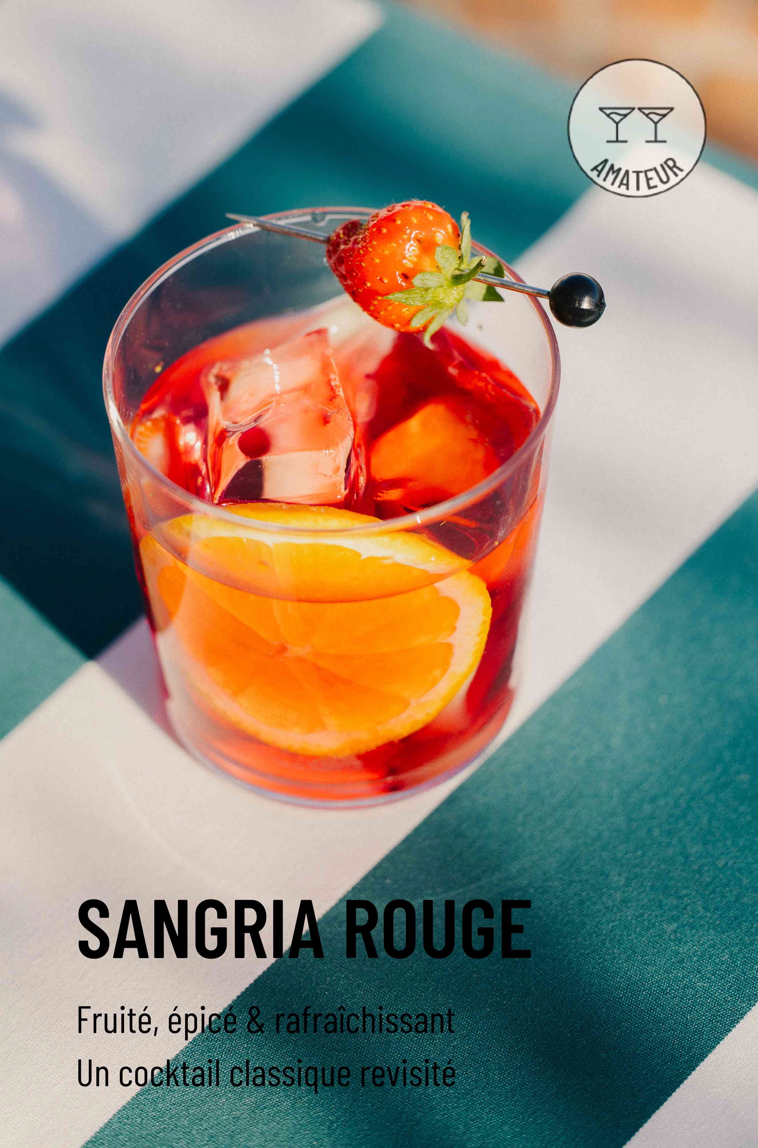 Un cocktail fruité  qui rafraîchit l'été. Sa couleur rouge écarlate issue du vin dans lequel on fait macéré plusieurs fruits et des épices ne pouvait que nous inspirer un cocktail sans alcool avec OSCO Le Rouge Ardent. Olé !