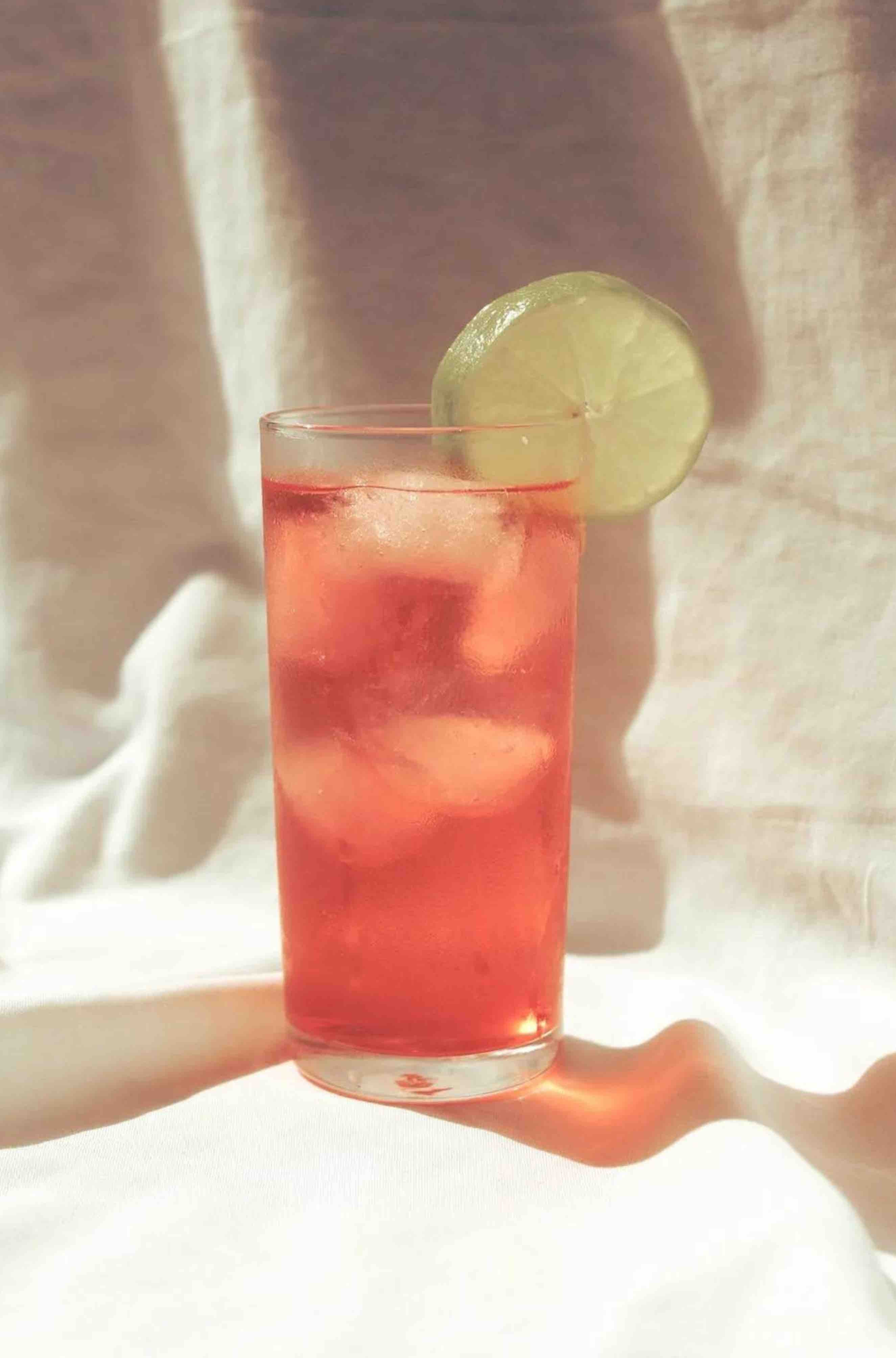 Un cocktail incontournable de la scène sans alcool, mais souvent encore trop sucré. Tentez cette version OSCO et vous nous en direz des nouvelles !