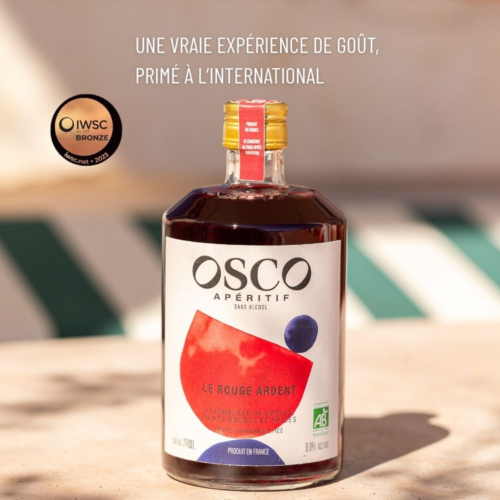 OSCO Le Rouge Ardent, apéritif sans alcool bio au goût épicé et fruité, primé à l’international IWSC Bronze 2023.